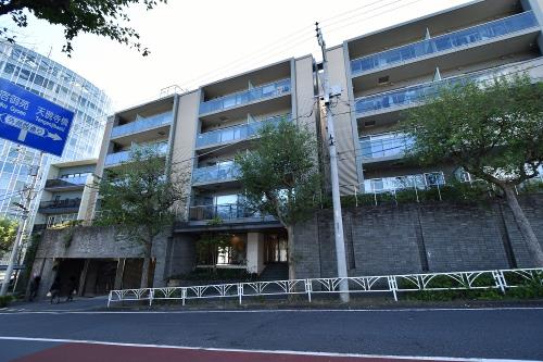 Exterior of Frencia Gaien West